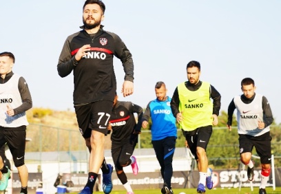 Antrenman, ayak tenisi turnuvalarıyla son buldu