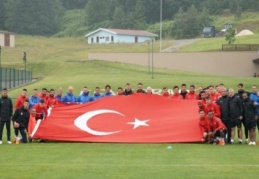 Antrenman, ısınma ve stretching ile başladı