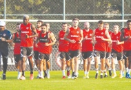 Antrenman öncesi doğum günü kutlamaları yapıldı