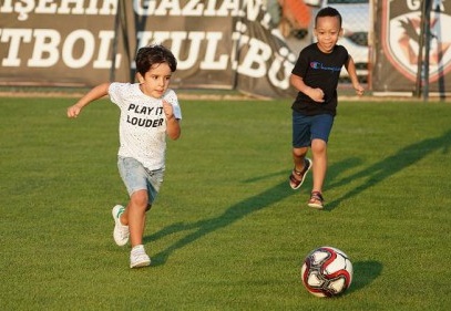 Antrenman sahasında minik şovlar beğenildi
