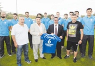 Antrenman sahasında sporcu dayanışması