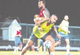 Antrenmana, milli takımlardaki Maxim ve Tosca dışında tüm futbolcular katıldı