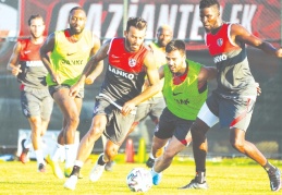 Antrenmana tüm futbolcular tam takım katıldı