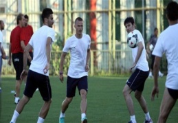 Antrenmana yeni transfer Hintum da katıldı 