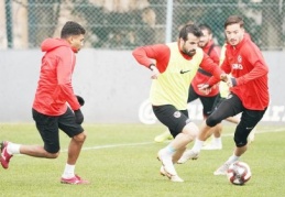 Antrenmanlar hız kesmeden devam ediyor