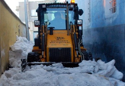 Ara sokaklarda temizleniyor 