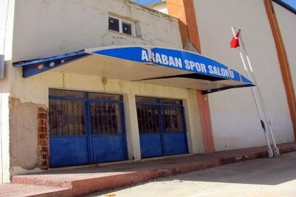 Araban Kapalı Spor Salonu harabeye döndü