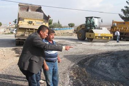 Araban-Karacaören yolunda asfalt çalışmalarına başlandı