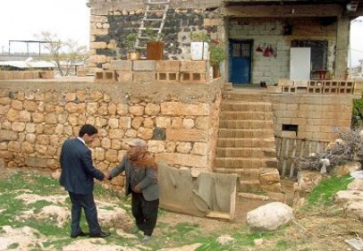 Araban Kaymakamlığı ihtiyaç sahibi ailelere yardım ediyor