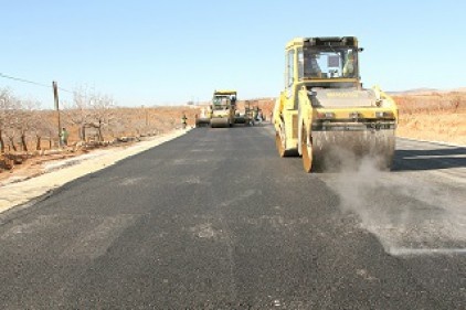 Araban&#039;da mahalleler asfaltlanıyor 