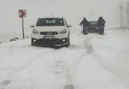 Araban'da sürücüler zor anlar yaşıyor 