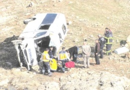 Araban’da yolcu münübüsü dereye uçtu: 5 yaralı