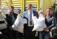 Arabanlı çiftçilere koyun süt yemi desteği