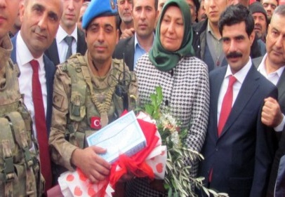 Arabanlılar JÖH ve komandoları karşılamak için sokağa döküldü 