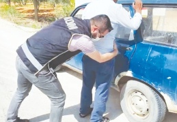 Araç farından kaçak sigara çıktı