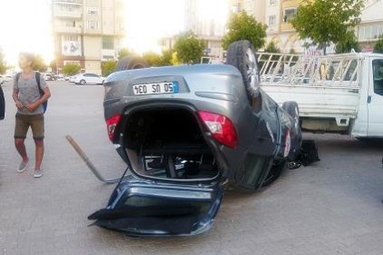 Araç içerisinde bulunan 3 kişi yaralandı