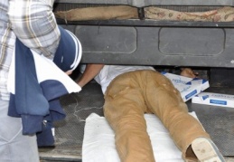 Araç içinde saklanmış kaçak sigara ele geçirildi 