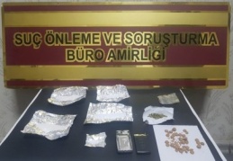 Araç içinde uyuşturucu satışı