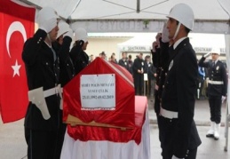 Araç kovalarken kaza yaptılar: 1 şehit, 1 yaralı 