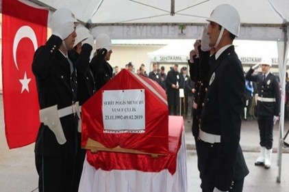 Araç kovalarken kaza yaptılar: 1 şehit, 1 yaralı 
