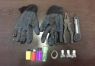 Aracın aküsünü çalarken yakalandı