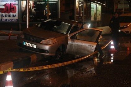 Aracın patlayan tekeri bomba paniğine neden oldu