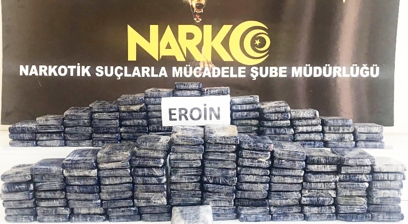 Aracın yakıt deposundan 107 kilo uyuşturucu çıktı