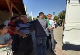 Aracını park etmek isterken yaşlı kadına çarptı 