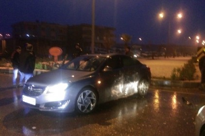 Araçlar kafa kafaya çarpıştı iki şoför yaralandı