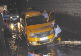 Araçlar tünelde mahsur kaldı