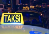 Araçta müzik açan, telefonla konuşan taksi şoförünü bildirin