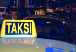 Araçta müzik açan, telefonla konuşan taksi şoförünü bildirin