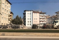 Aradan 15 gün geçti halen enkaz kaldırılamadı