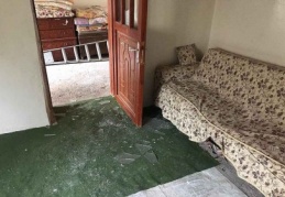 Arazi meselesi yüzünden yakınları darp etti