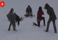 Ardahan’da öğrencilerin kar sevinci