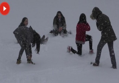 Ardahan’da öğrencilerin kar sevinci
