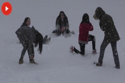 Ardahan&#8217;da öğrencilerin kar sevinci