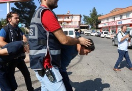 Arızalanan araçlarını çekmek için otomobil çalmışlar 