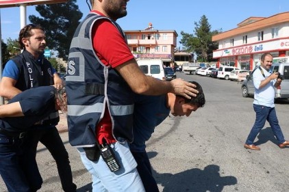 Arızalanan araçlarını çekmek için otomobil çalmışlar 