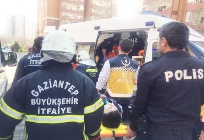 Arızayı gidermeye çalışan işçi asansör boşluğuna düştü 