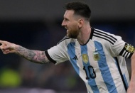 Arjantinli yıldız Lionel Messi '100'ler Kulübü'ne girdi