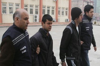 Arkadaşını soymaya kalkıştı!