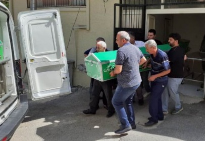 Arkadaşları tarafından darp edilen Özçelik, hastanede yaşamını yitirdi