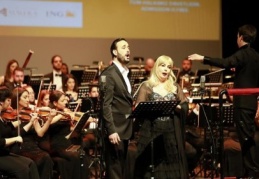 Arnavutluk korosu konser verdi