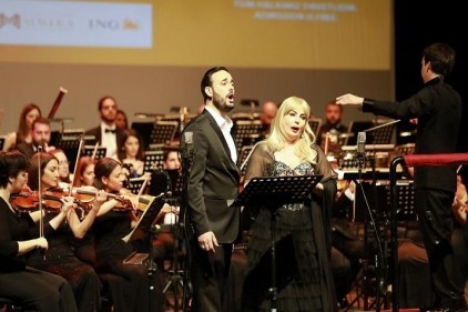 Arnavutluk korosu konser verdi