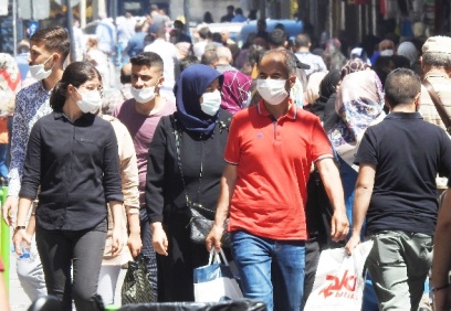 Artan vaka sayısına ve bunaltıcı sıcağa rağmen vatandaş sokakta