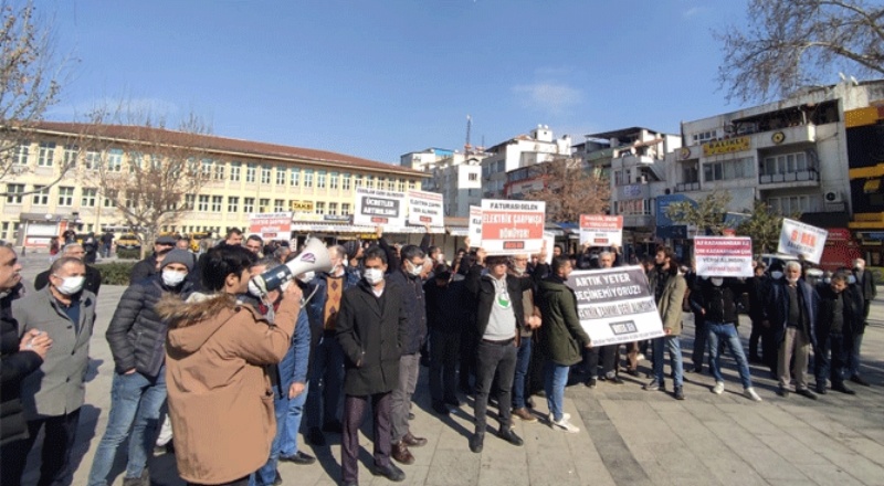 “Artık yeter geçinemiyoruz elektrik faturaları geri alınsın”