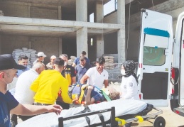 Asansör zemine çakıldı