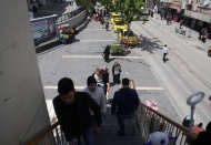 Asansörün çalışmaması engellilere zor anlar yaşatıyor