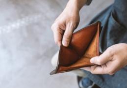 Asgari ücret bir ayda 27 dolar eridi